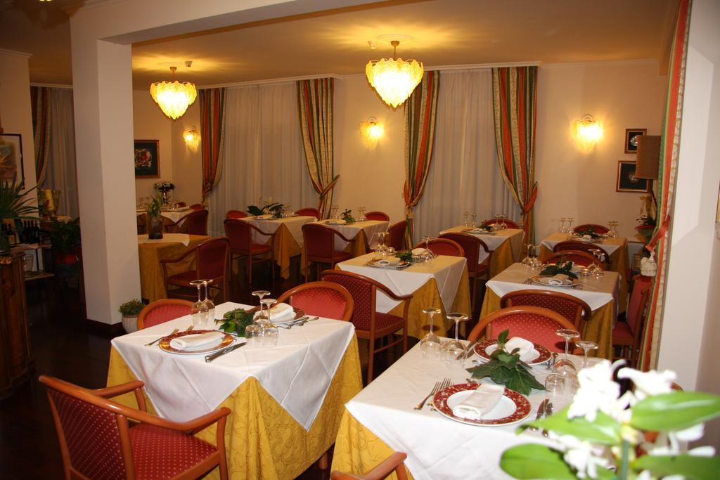Clarice Hotel Castelnuovo Di Porto Exterior photo